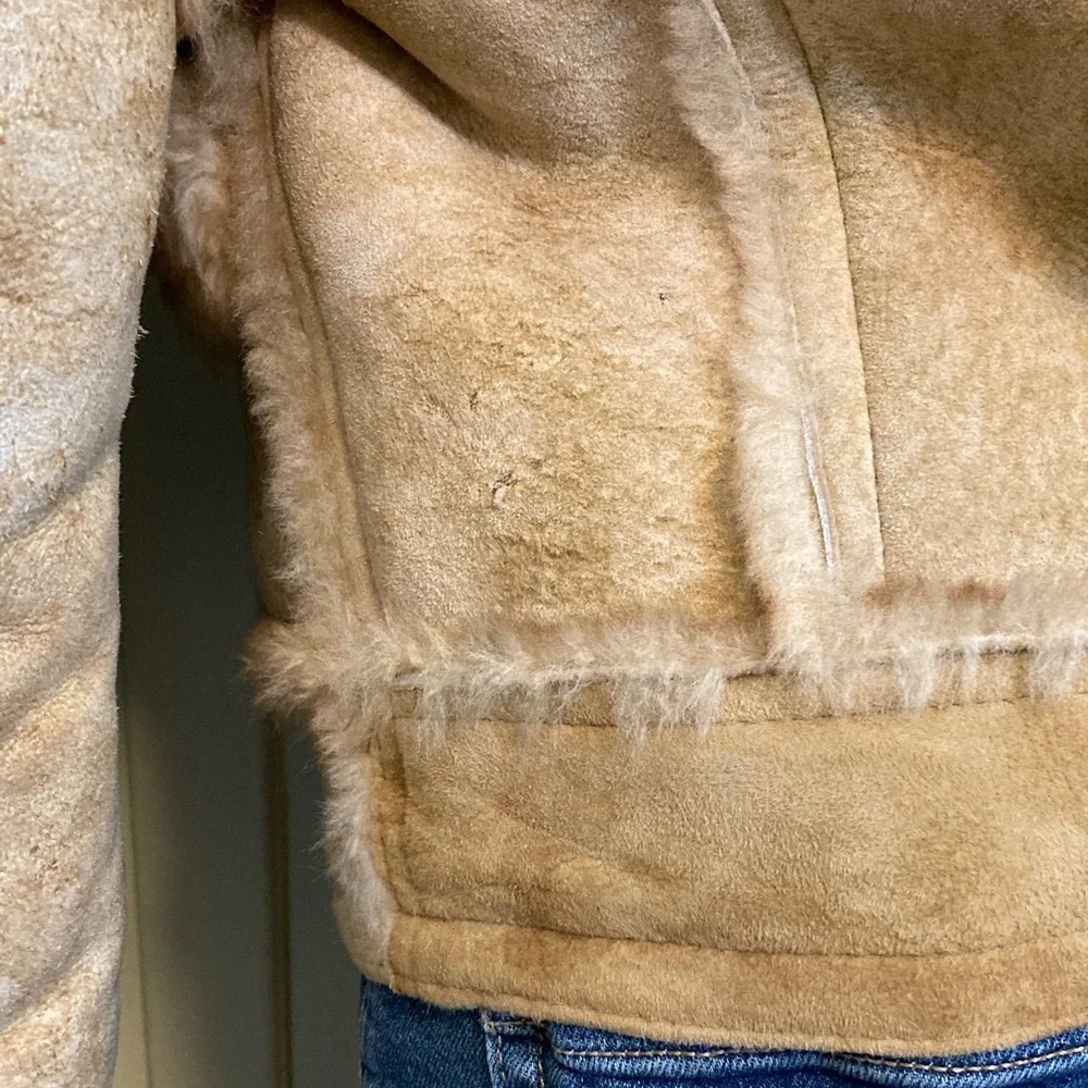 Women's Tan Shearling Zip-Up Jacket with Plush Collar - Picture 7 of 15